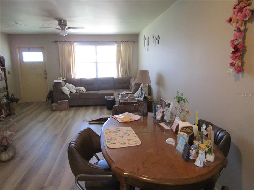 待售: $68,000 (2 贝兹, 1 浴室, 870 平方英尺)