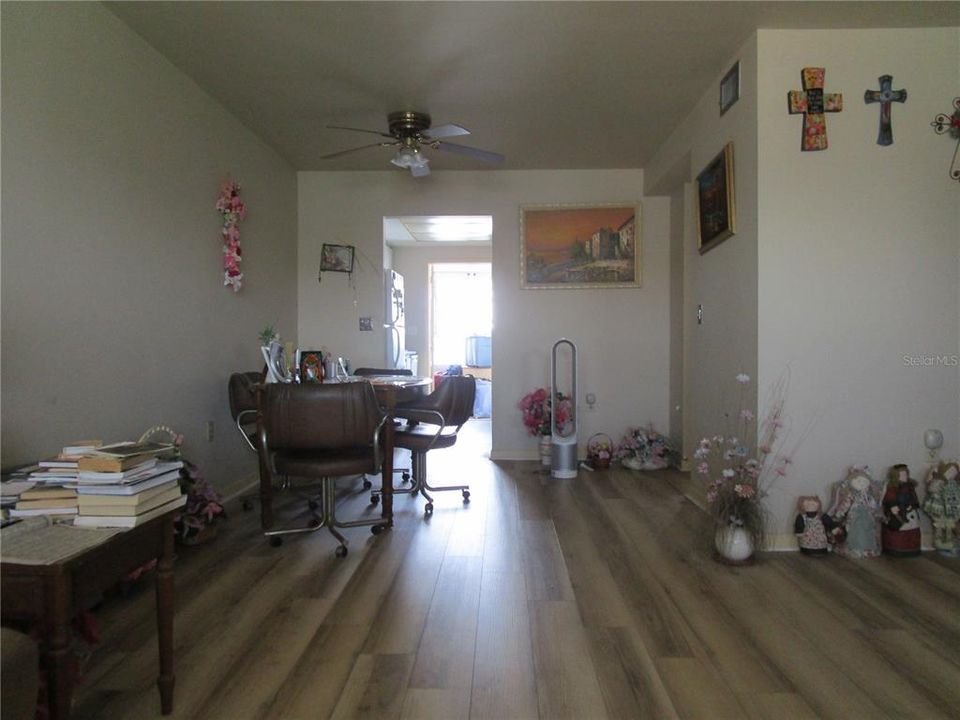 待售: $68,000 (2 贝兹, 1 浴室, 870 平方英尺)