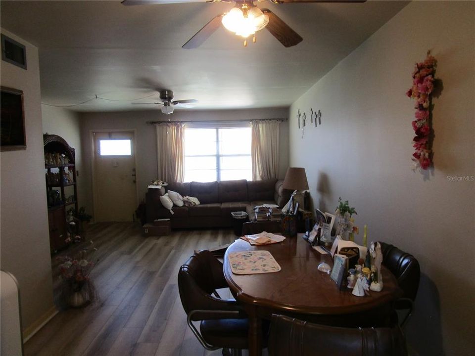 待售: $68,000 (2 贝兹, 1 浴室, 870 平方英尺)