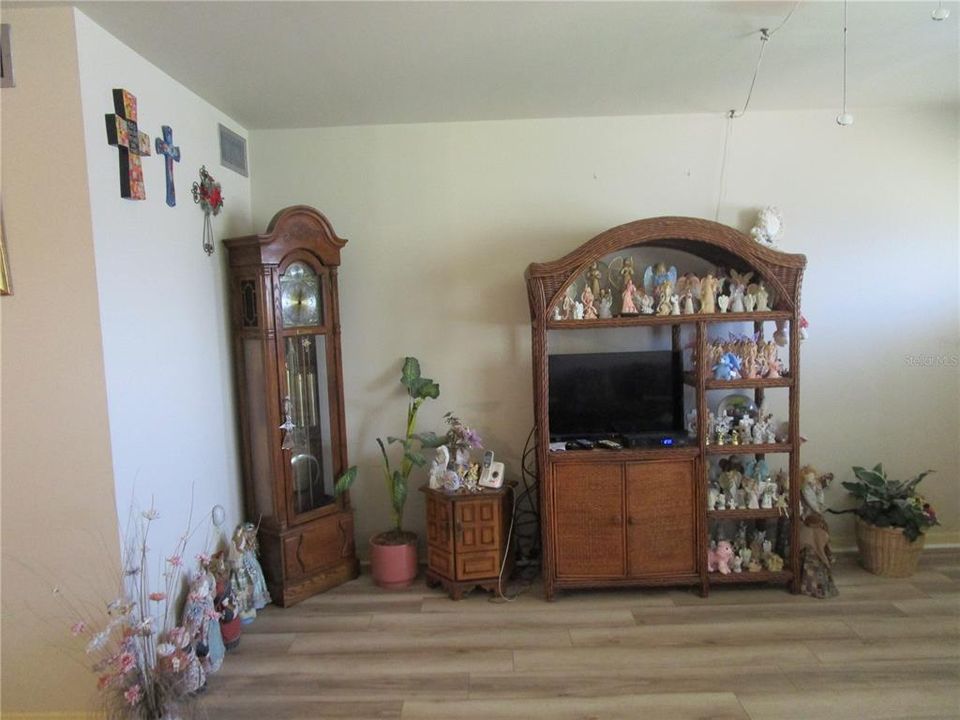 待售: $68,000 (2 贝兹, 1 浴室, 870 平方英尺)