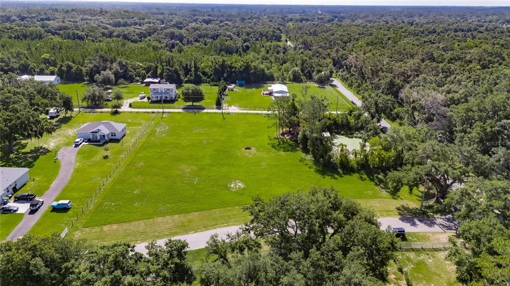 待售: $270,000 (2.37 acres)