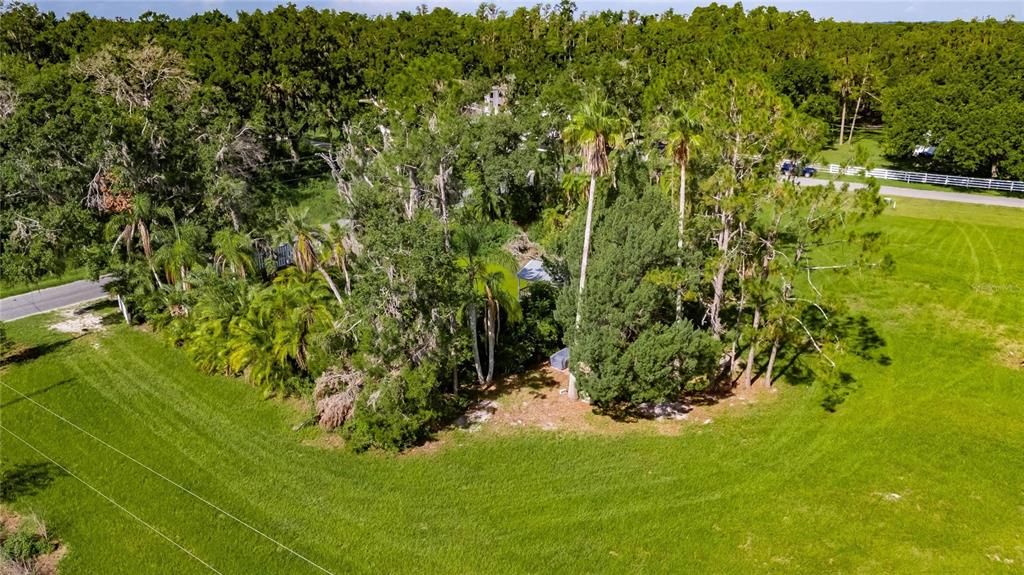 待售: $270,000 (2.37 acres)