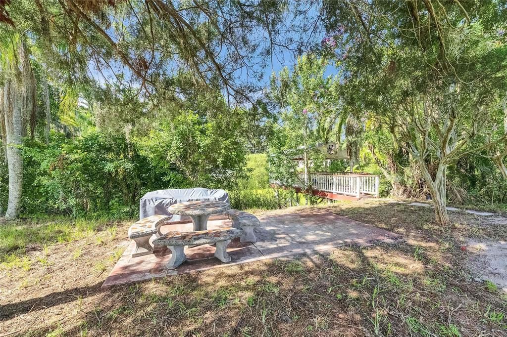 待售: $270,000 (2.37 acres)