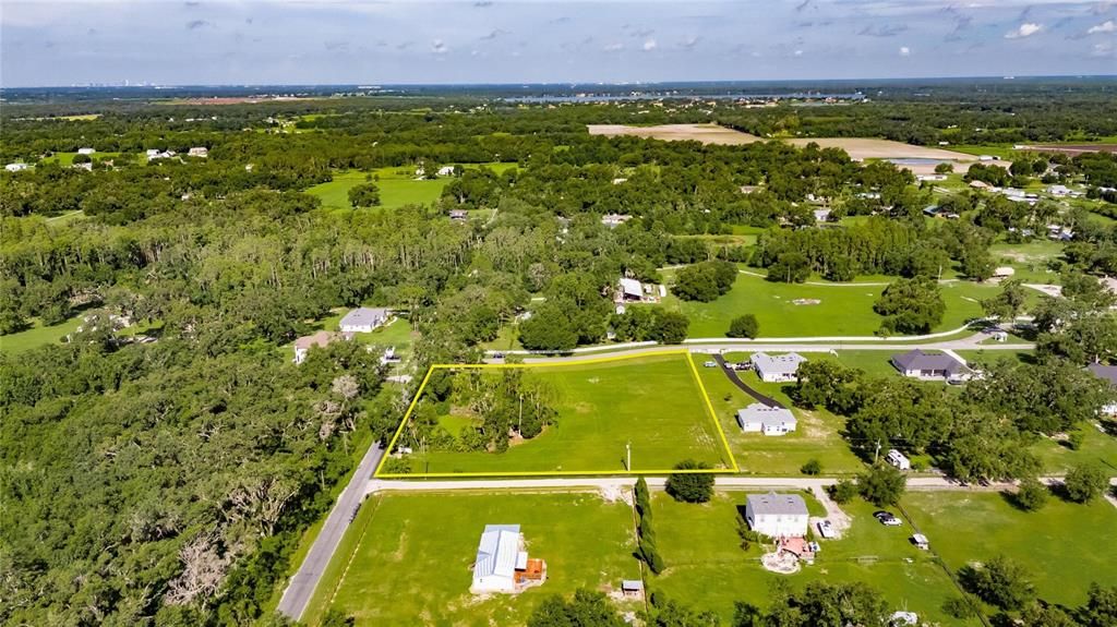 待售: $270,000 (2.37 acres)