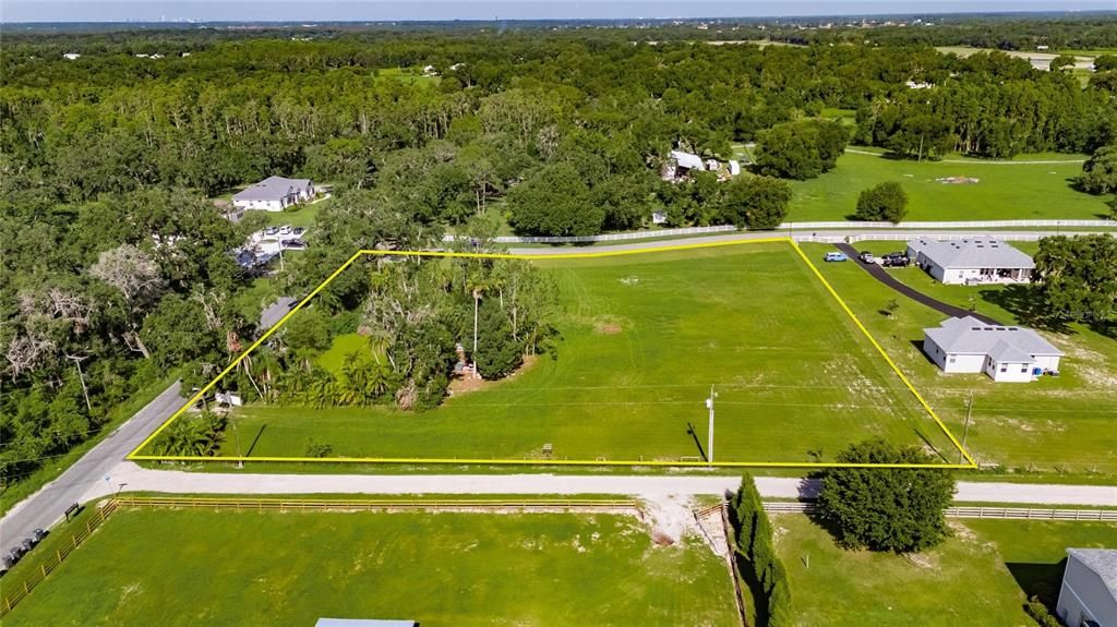 待售: $270,000 (2.37 acres)