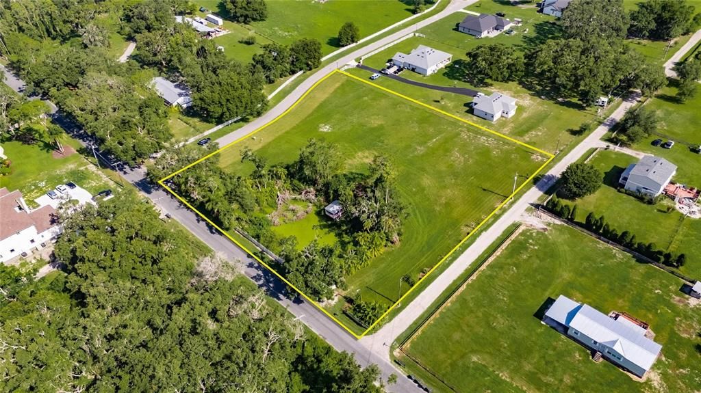 待售: $270,000 (2.37 acres)