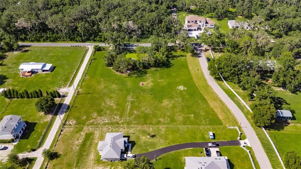 待售: $270,000 (2.37 acres)