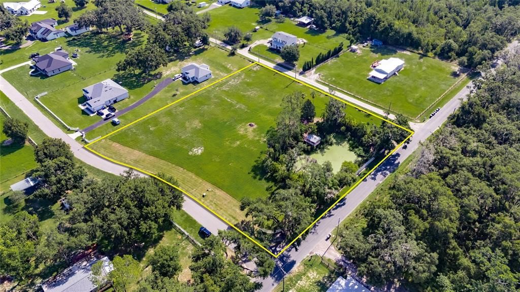 待售: $270,000 (2.37 acres)