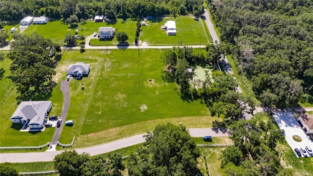 待售: $270,000 (2.37 acres)