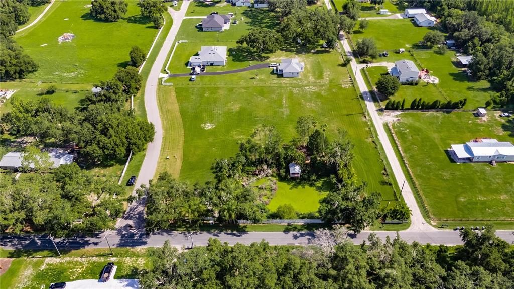 待售: $270,000 (2.37 acres)