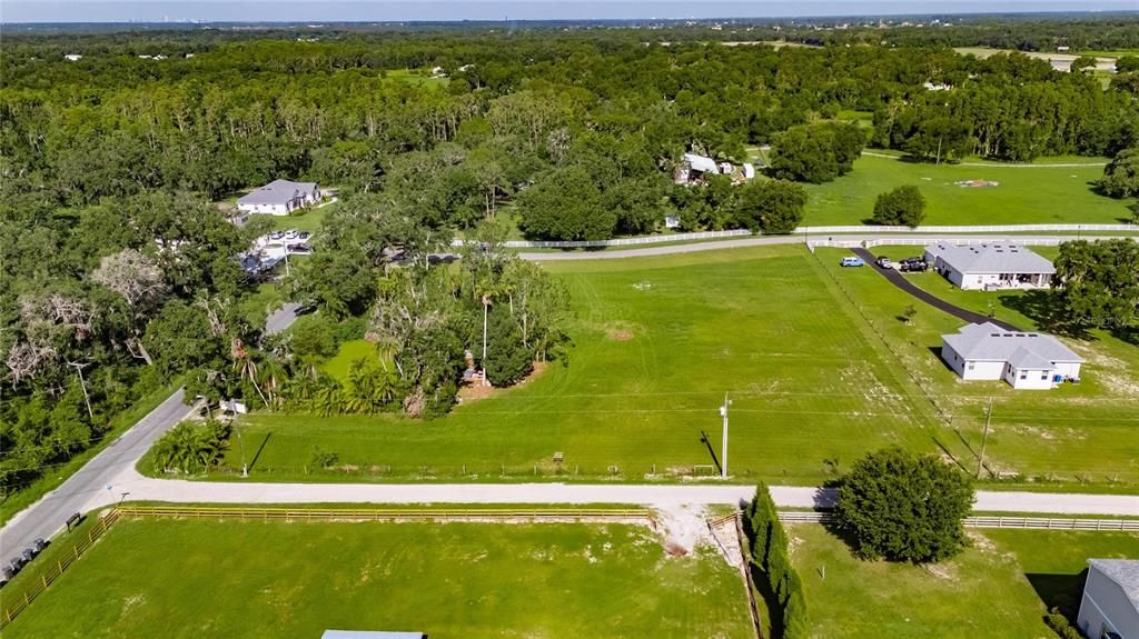 待售: $270,000 (2.37 acres)