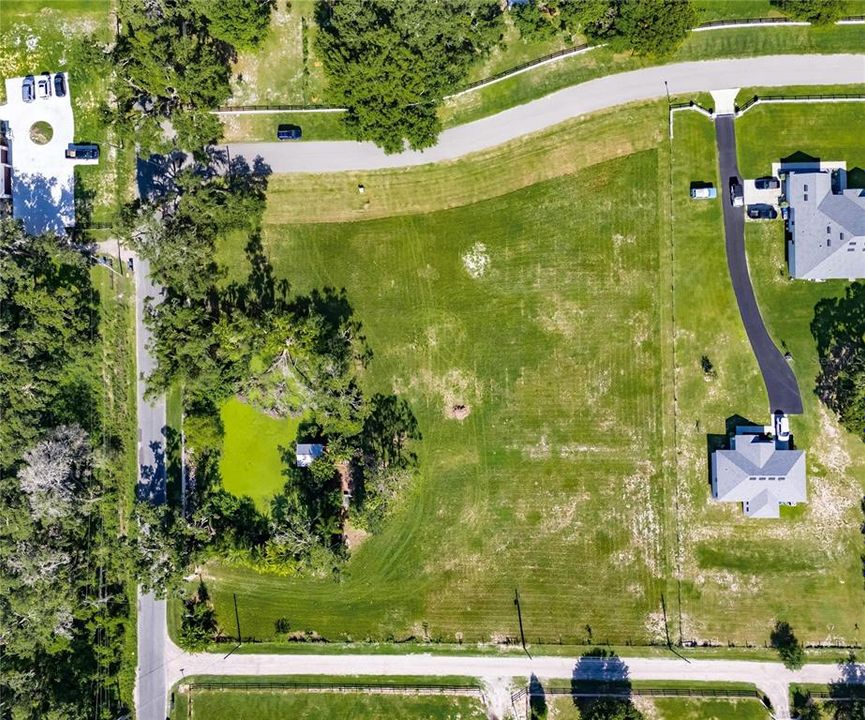 待售: $270,000 (2.37 acres)