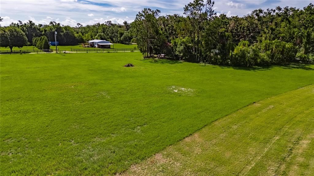 待售: $270,000 (2.37 acres)