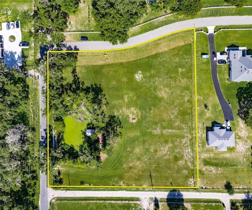 待售: $270,000 (2.37 acres)