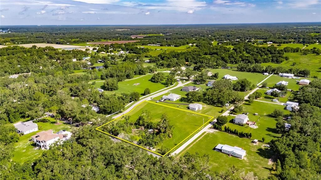 待售: $270,000 (2.37 acres)