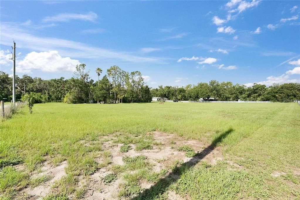 待售: $270,000 (2.37 acres)