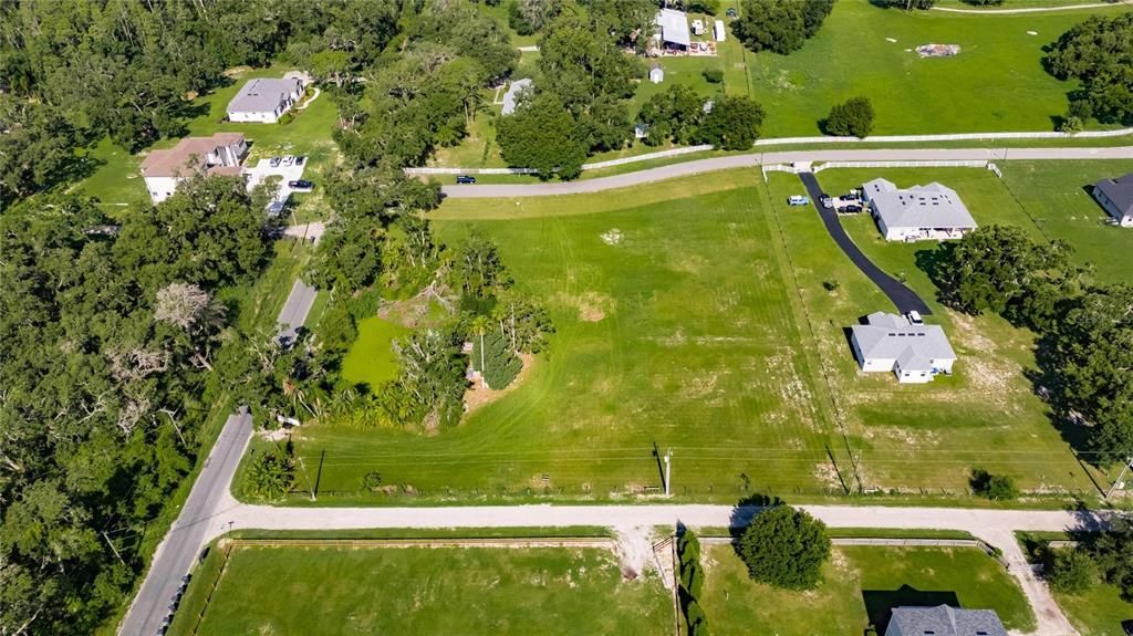 待售: $270,000 (2.37 acres)