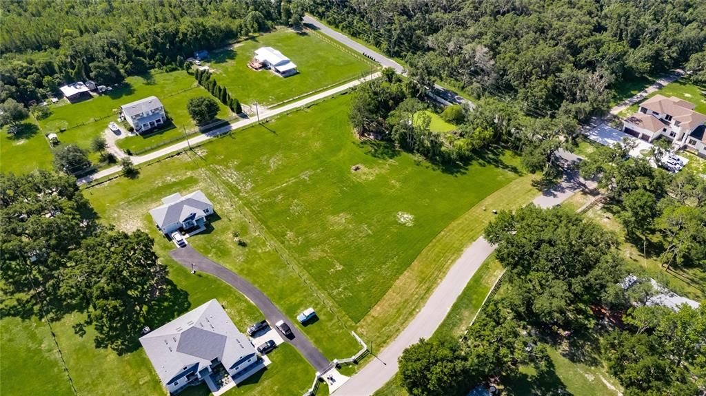 待售: $270,000 (2.37 acres)