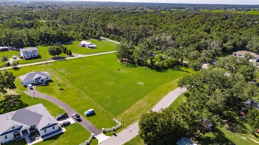 待售: $270,000 (2.37 acres)