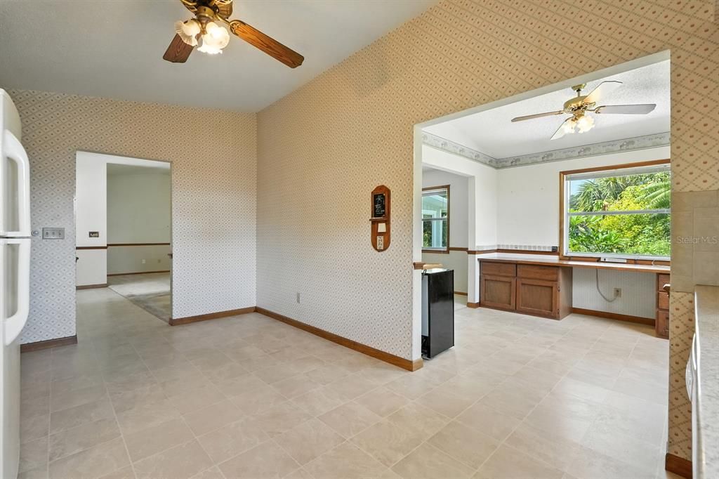 На продажу: $349,900 (3 спален, 2 ванн, 1698 Квадратных фут)