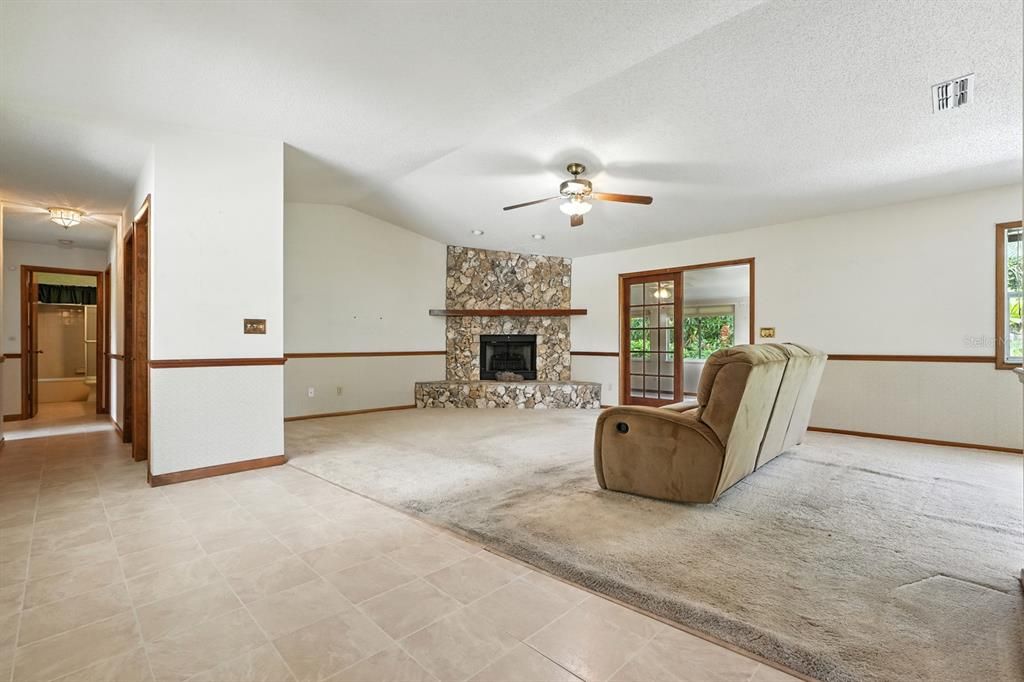 На продажу: $349,900 (3 спален, 2 ванн, 1698 Квадратных фут)