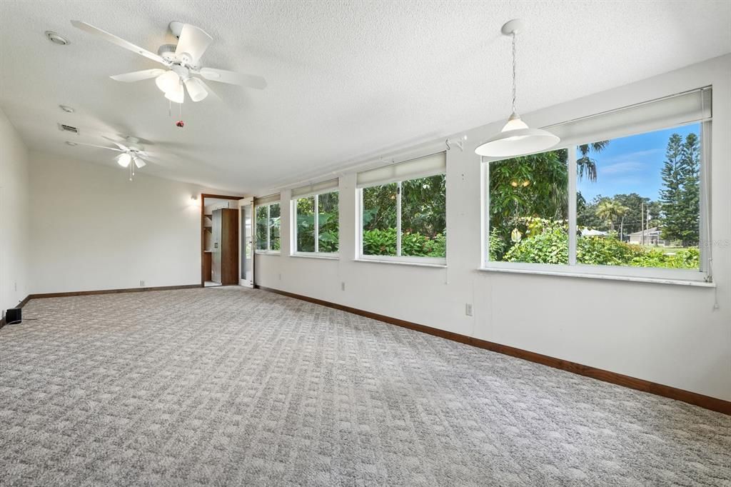 На продажу: $349,900 (3 спален, 2 ванн, 1698 Квадратных фут)