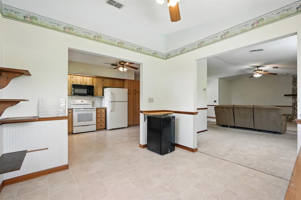 На продажу: $349,900 (3 спален, 2 ванн, 1698 Квадратных фут)