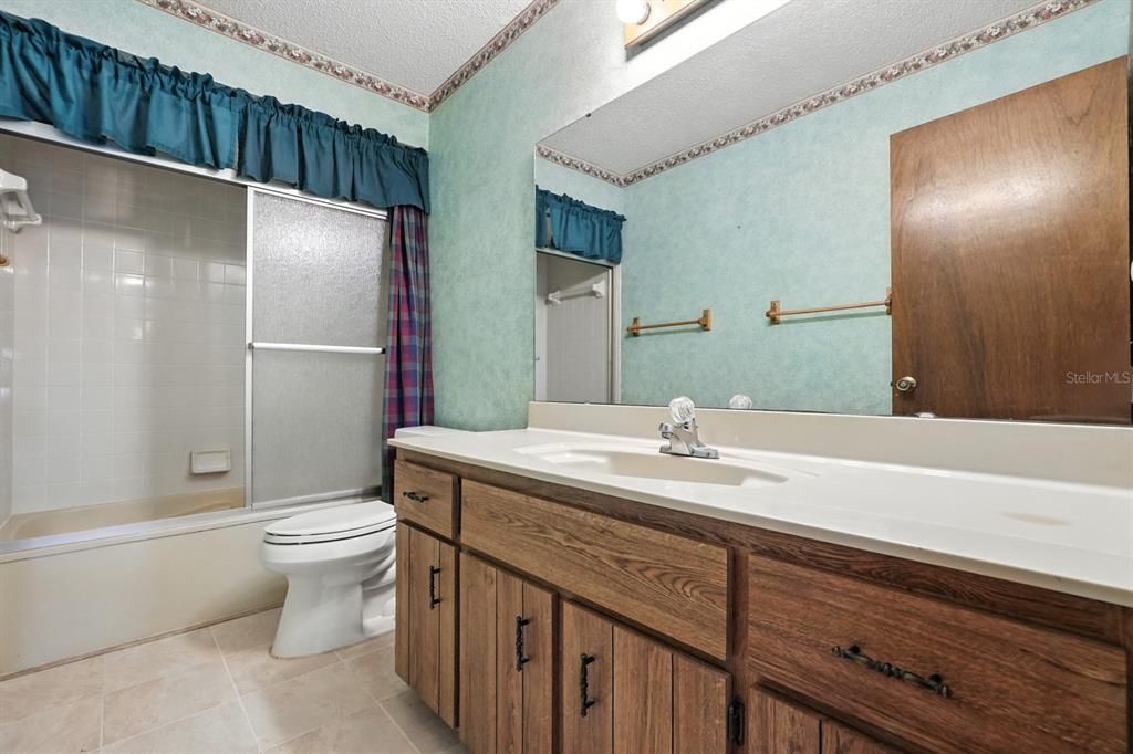 На продажу: $349,900 (3 спален, 2 ванн, 1698 Квадратных фут)