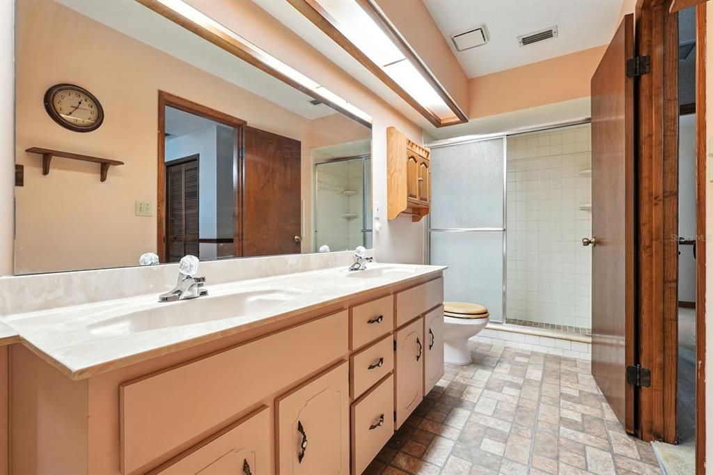 На продажу: $349,900 (3 спален, 2 ванн, 1698 Квадратных фут)