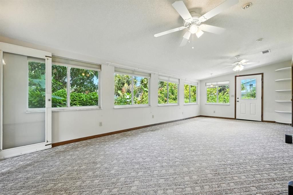 На продажу: $349,900 (3 спален, 2 ванн, 1698 Квадратных фут)