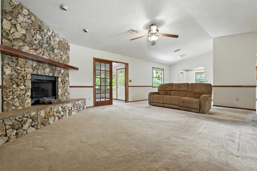 На продажу: $349,900 (3 спален, 2 ванн, 1698 Квадратных фут)