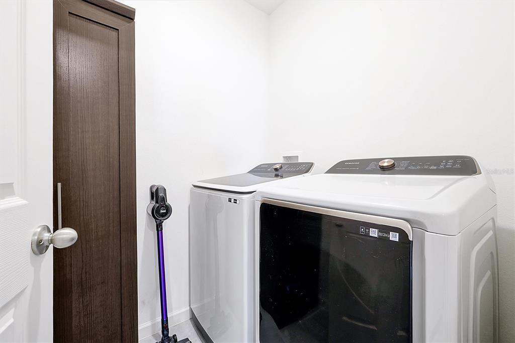 На продажу: $374,000 (4 спален, 2 ванн, 1918 Квадратных фут)