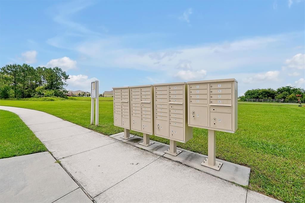 На продажу: $374,000 (4 спален, 2 ванн, 1918 Квадратных фут)