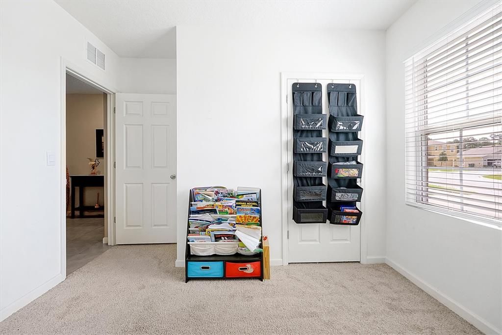 На продажу: $374,000 (4 спален, 2 ванн, 1918 Квадратных фут)