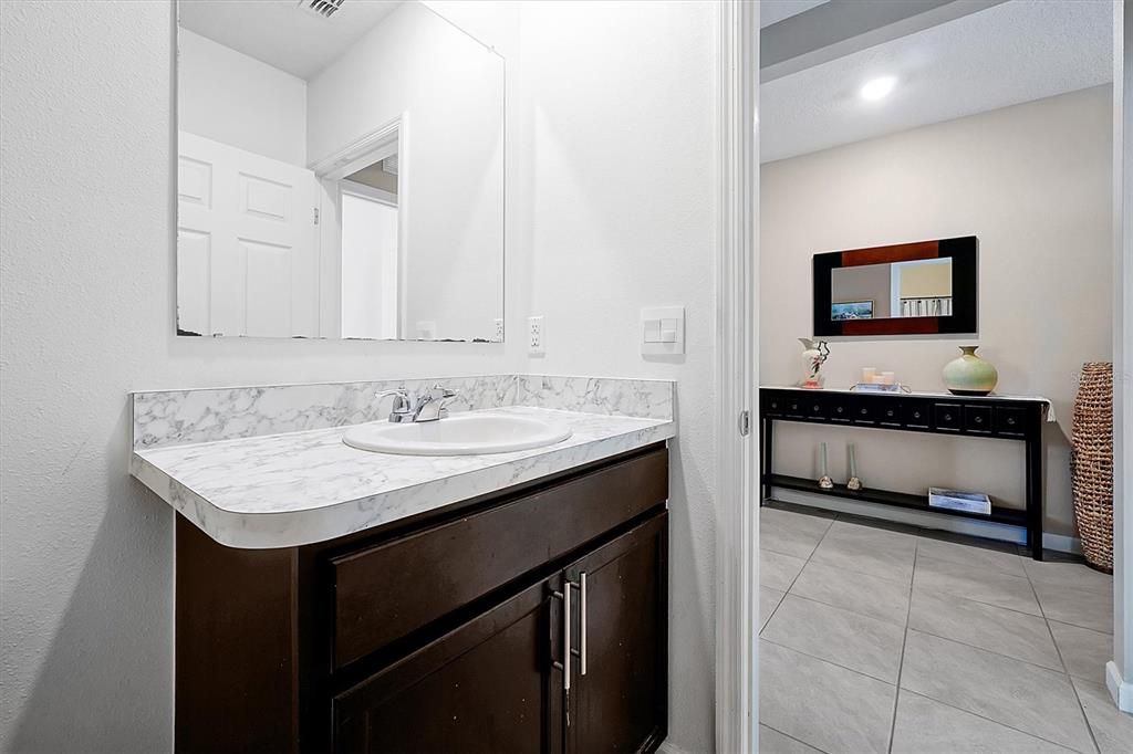 На продажу: $374,000 (4 спален, 2 ванн, 1918 Квадратных фут)