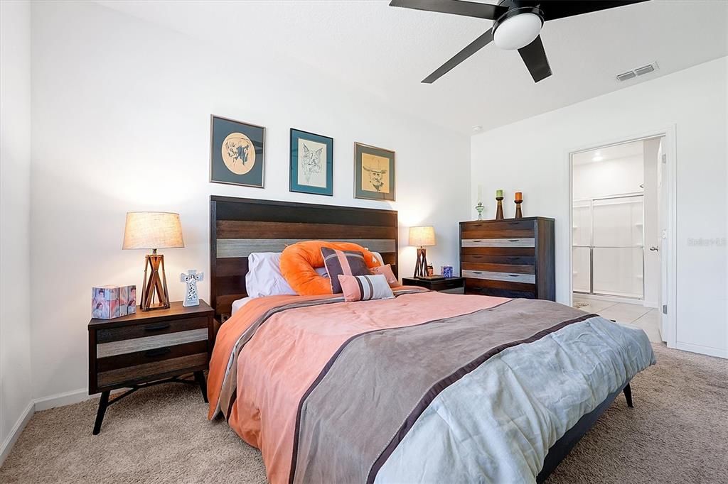 На продажу: $374,000 (4 спален, 2 ванн, 1918 Квадратных фут)