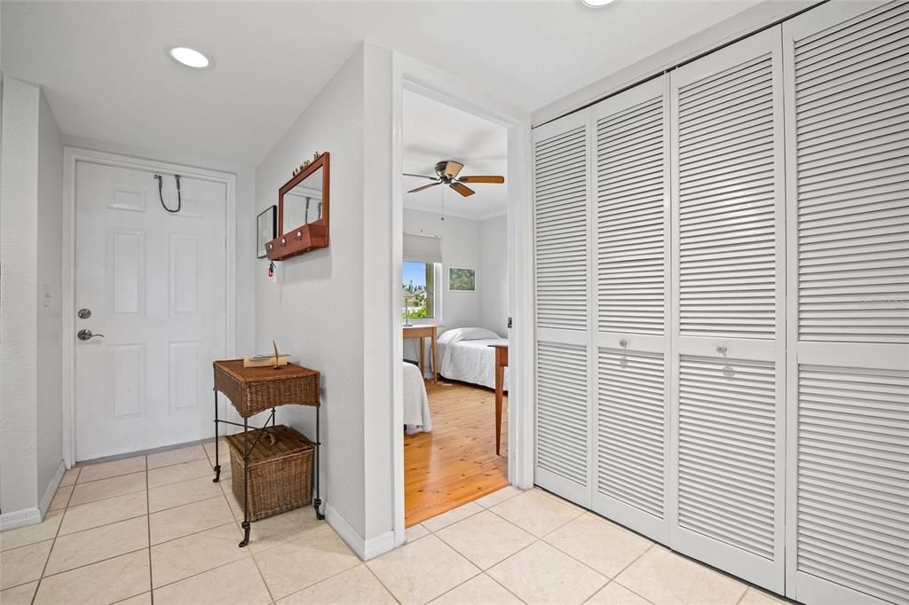 Active With Contract: $119,000 (2 beds, 1 baths, 826 Square Feet)