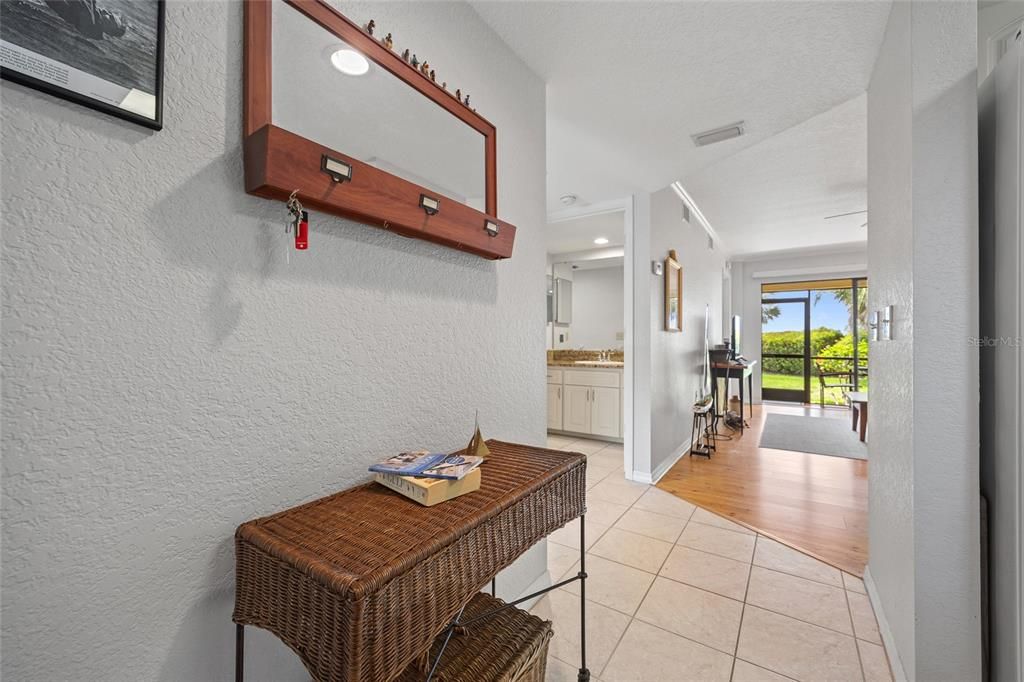 Active With Contract: $119,000 (2 beds, 1 baths, 826 Square Feet)