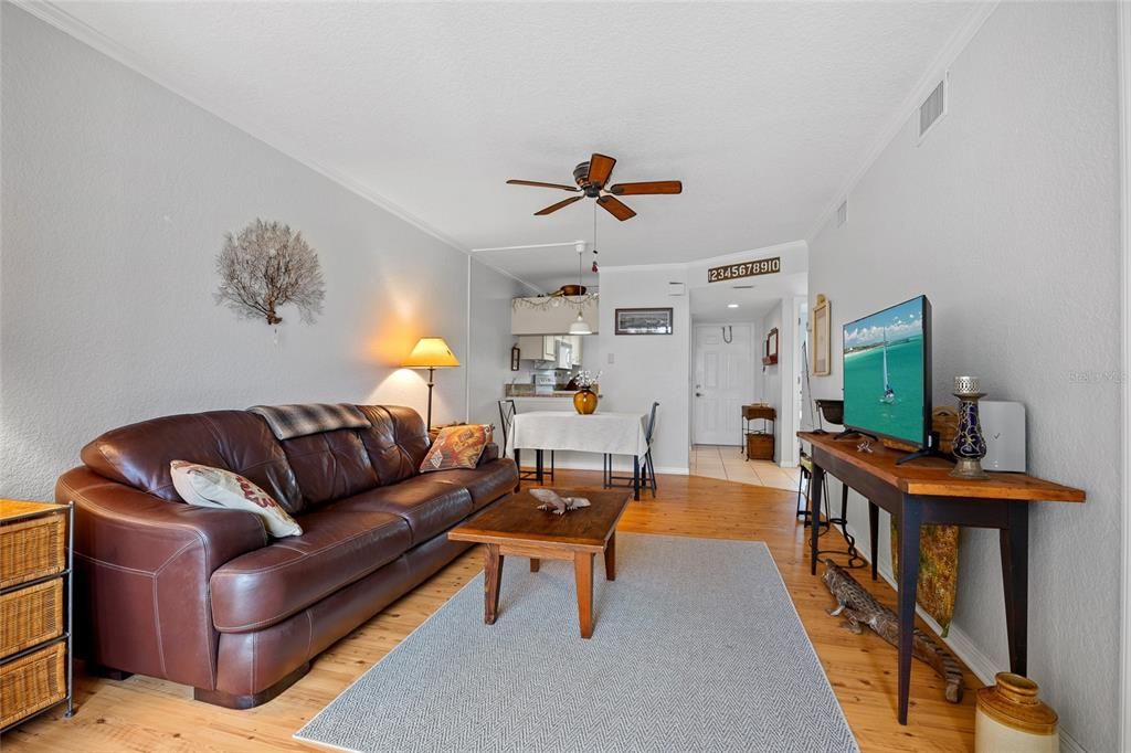 Active With Contract: $119,000 (2 beds, 1 baths, 826 Square Feet)