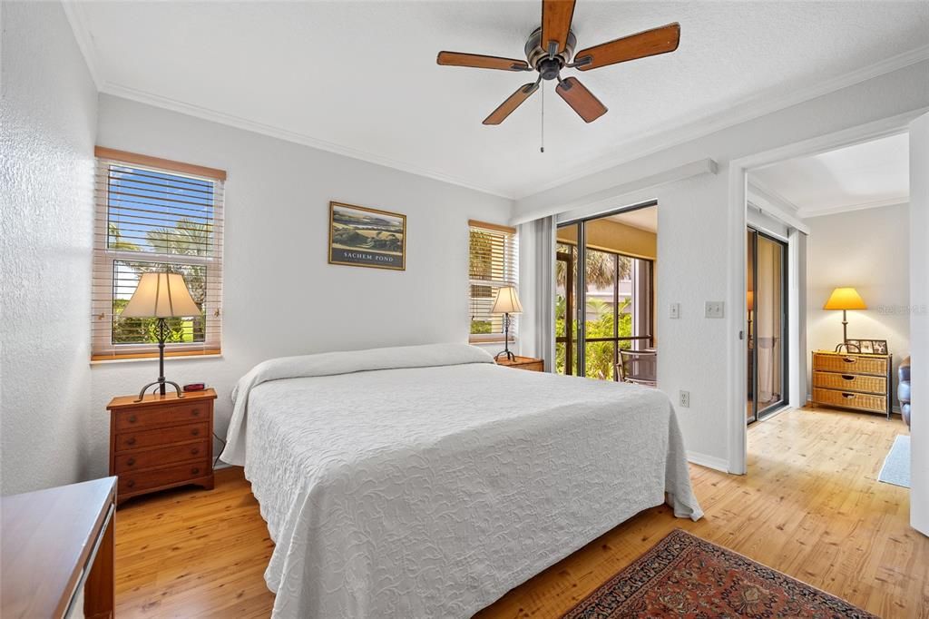 Active With Contract: $119,000 (2 beds, 1 baths, 826 Square Feet)