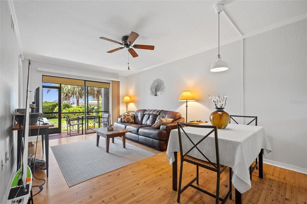 Active With Contract: $119,000 (2 beds, 1 baths, 826 Square Feet)