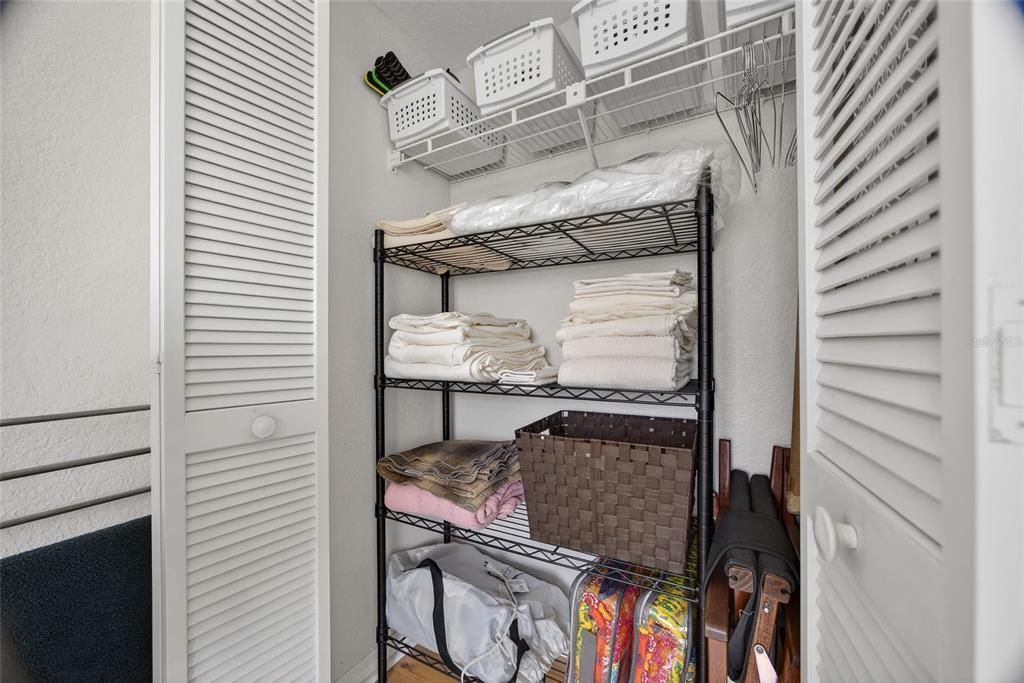 Active With Contract: $119,000 (2 beds, 1 baths, 826 Square Feet)