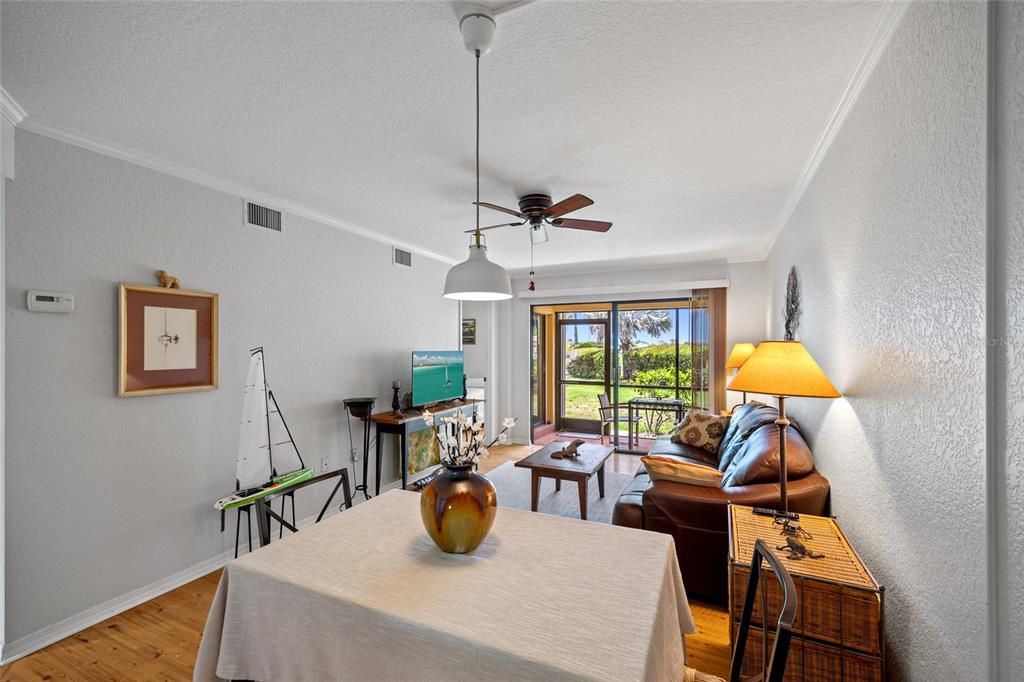 Active With Contract: $119,000 (2 beds, 1 baths, 826 Square Feet)