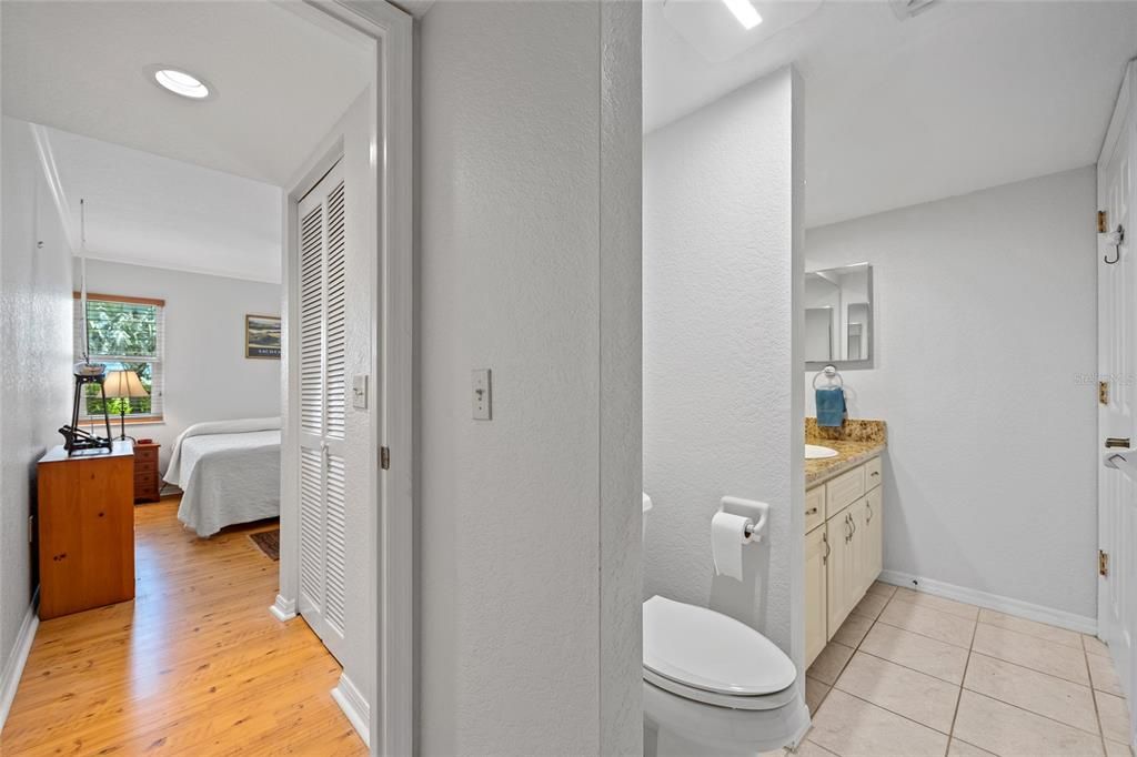 Active With Contract: $119,000 (2 beds, 1 baths, 826 Square Feet)