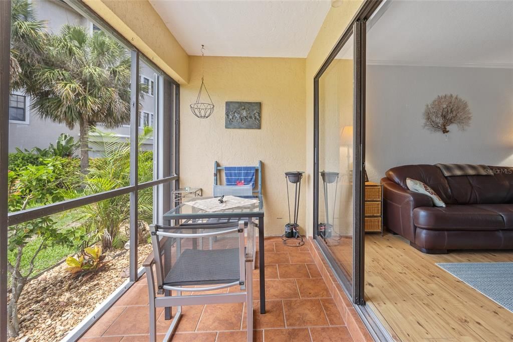 Active With Contract: $119,000 (2 beds, 1 baths, 826 Square Feet)