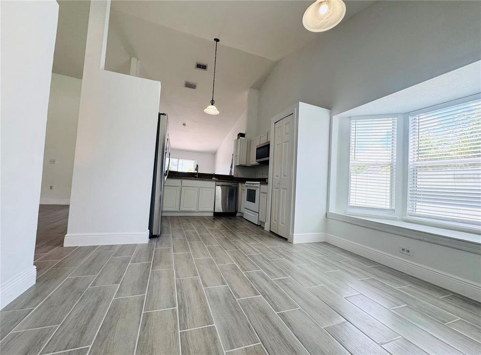 Active With Contract: $2,200 (3 beds, 2 baths, 1619 Square Feet)