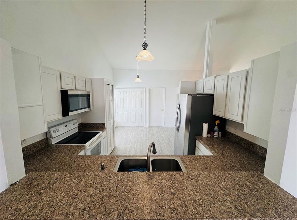 Active With Contract: $2,200 (3 beds, 2 baths, 1619 Square Feet)