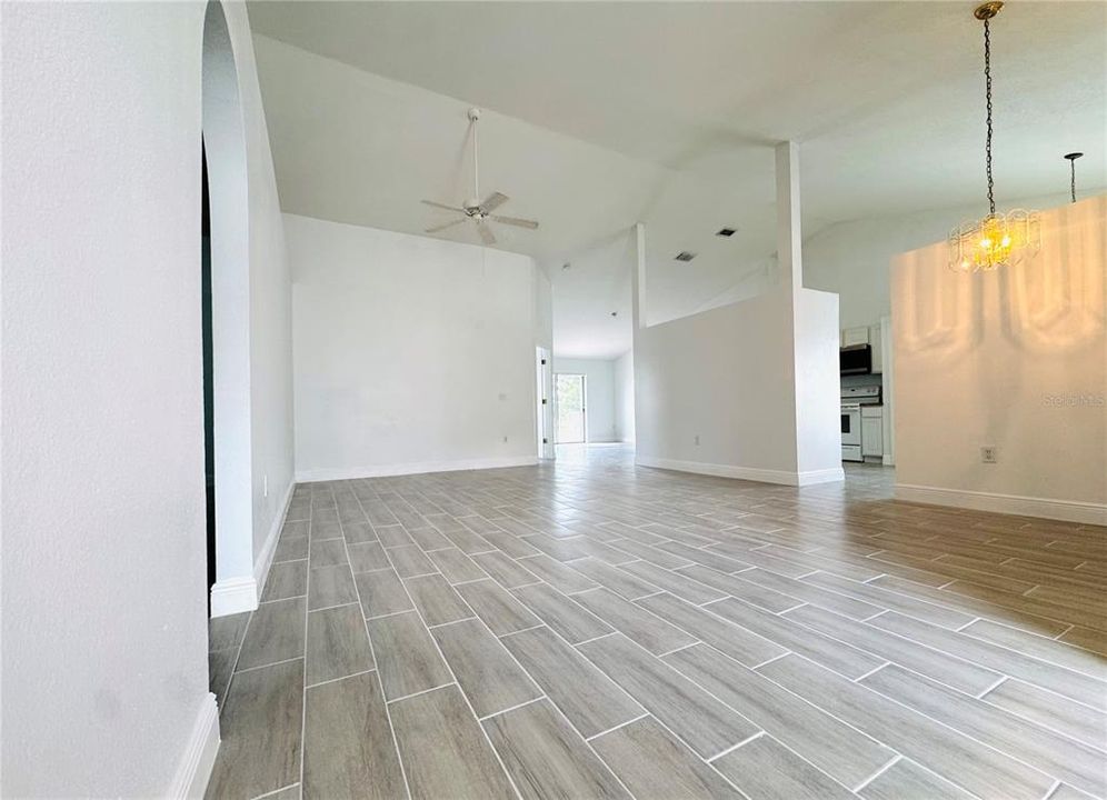 Active With Contract: $2,200 (3 beds, 2 baths, 1619 Square Feet)