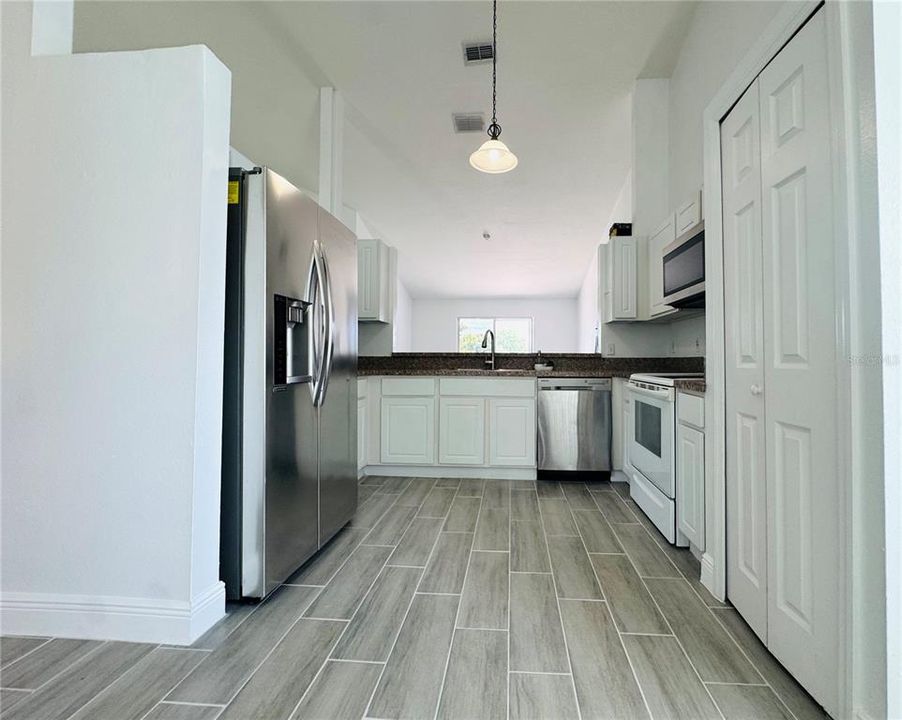 Active With Contract: $2,200 (3 beds, 2 baths, 1619 Square Feet)