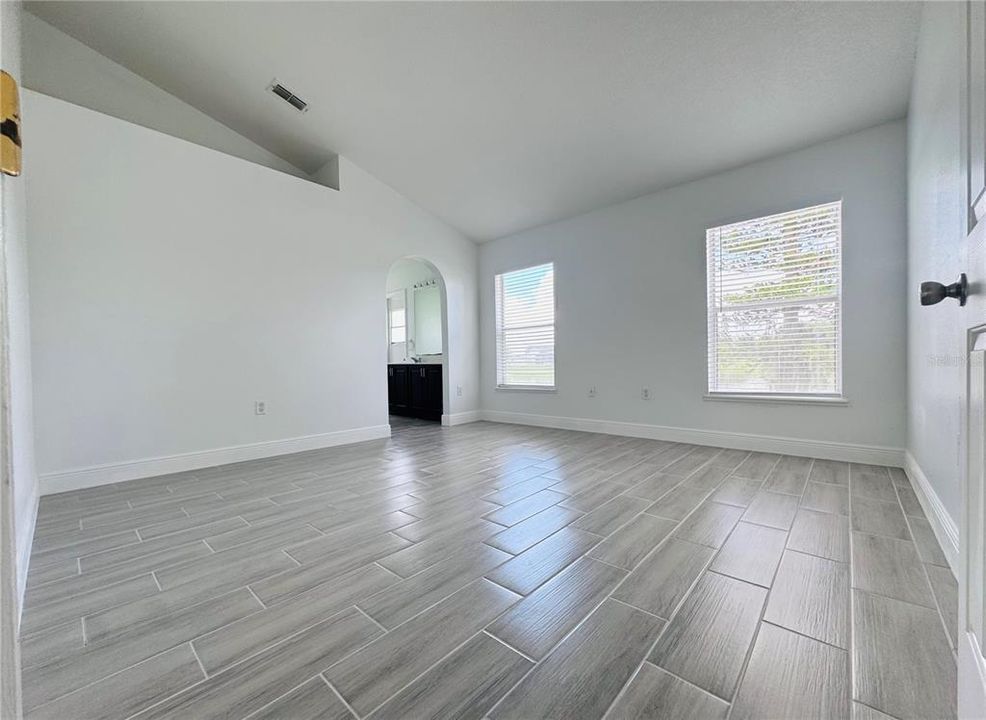 Active With Contract: $2,200 (3 beds, 2 baths, 1619 Square Feet)